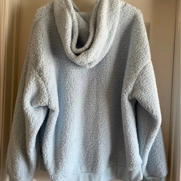 Fuzzy pullover - Picture 2 of 3